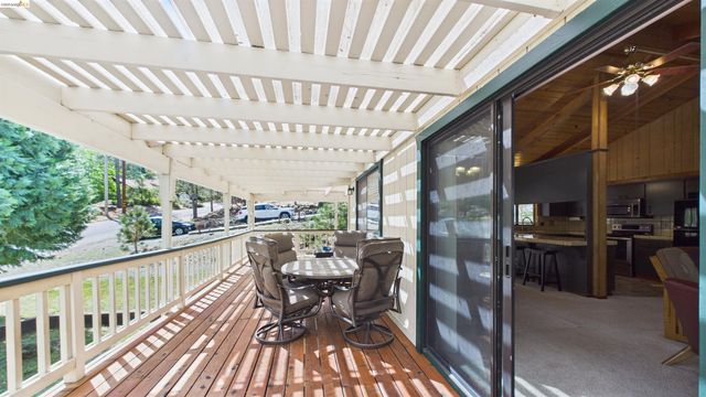 13010 Wells Fargo Dr, Groveland, CA 95321