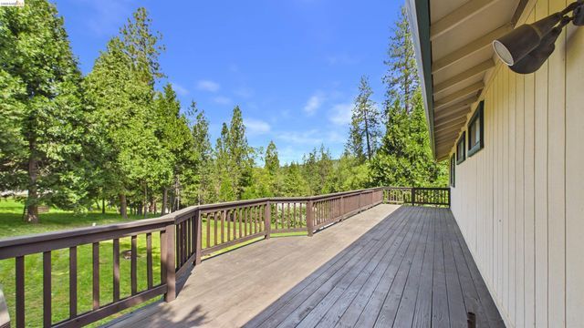 13010 Wells Fargo Dr, Groveland, CA 95321