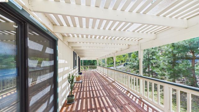 13010 Wells Fargo Dr, Groveland, CA 95321