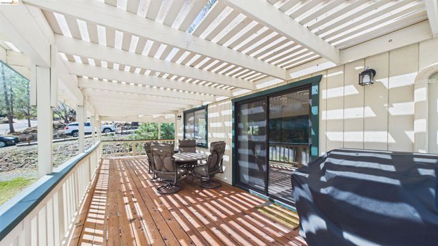 13010 Wells Fargo Dr, Groveland, CA 95321