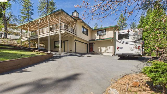 13010 Wells Fargo Dr, Groveland, CA 95321