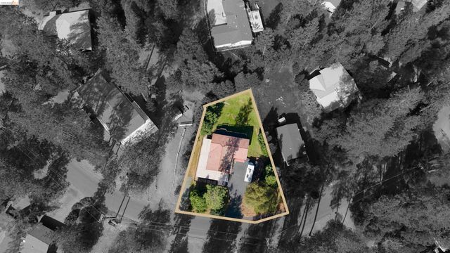 13010 Wells Fargo Dr, Groveland, CA 95321