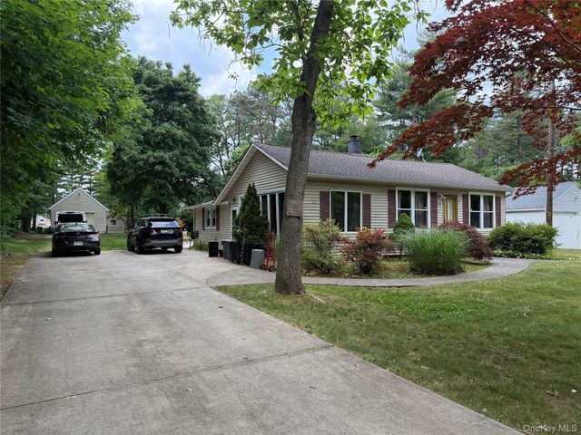 174 Middle Island Road, Medford, NY 11763