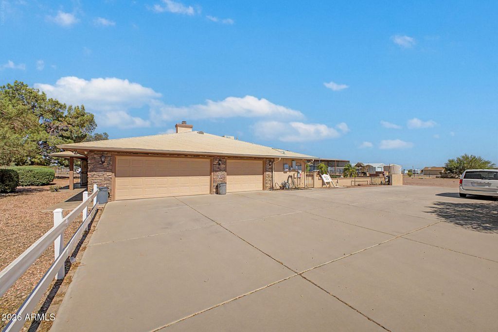 20537 W GORDON Way, Wittmann, AZ 85361 — photo 2