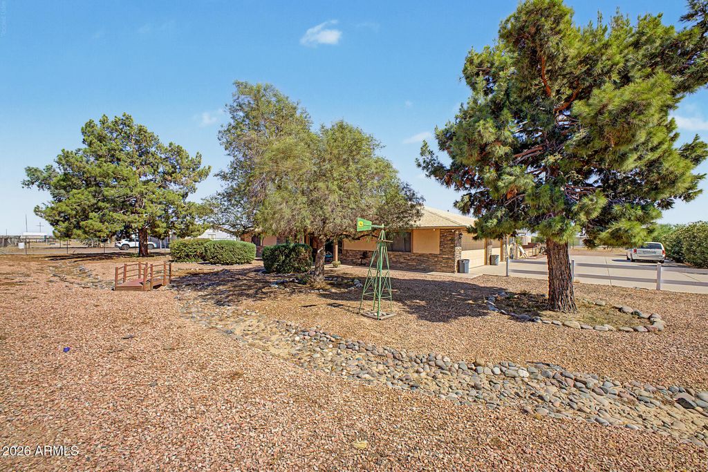20537 W GORDON Way, Wittmann, AZ 85361 — photo 3