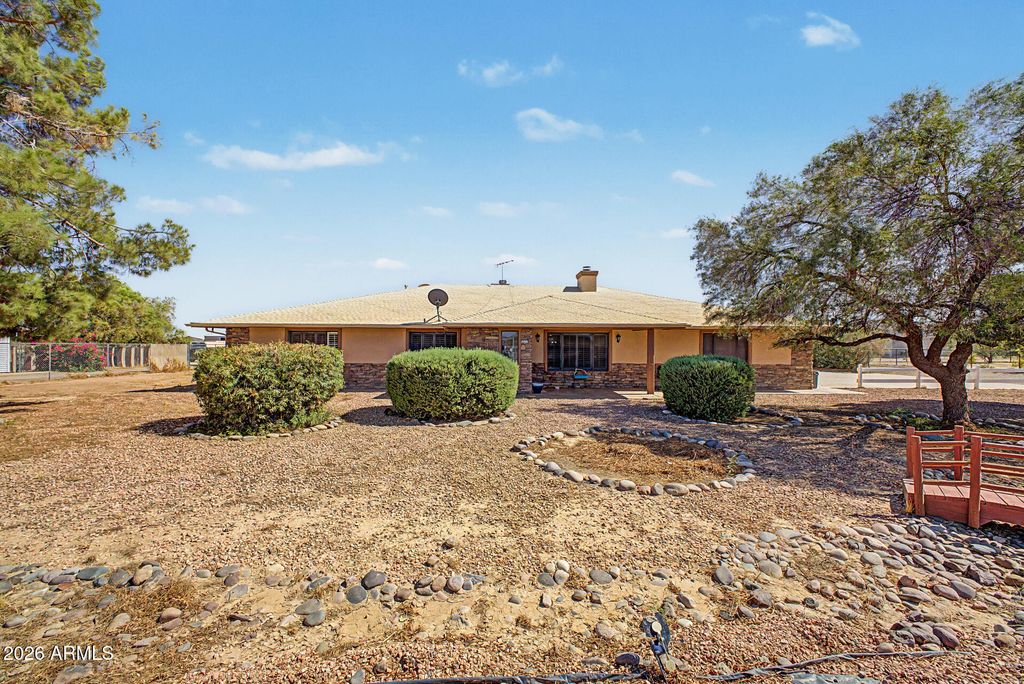 20537 W GORDON Way, Wittmann, AZ 85361 — photo 4