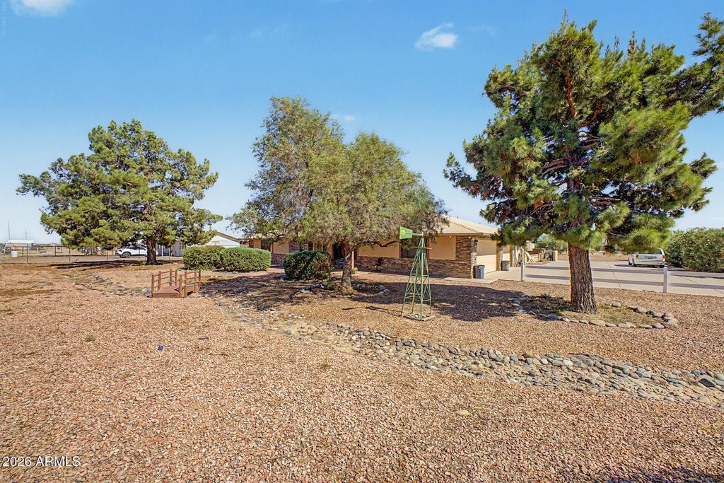 20537 W GORDON Way, Wittmann, AZ 85361 — photo 5