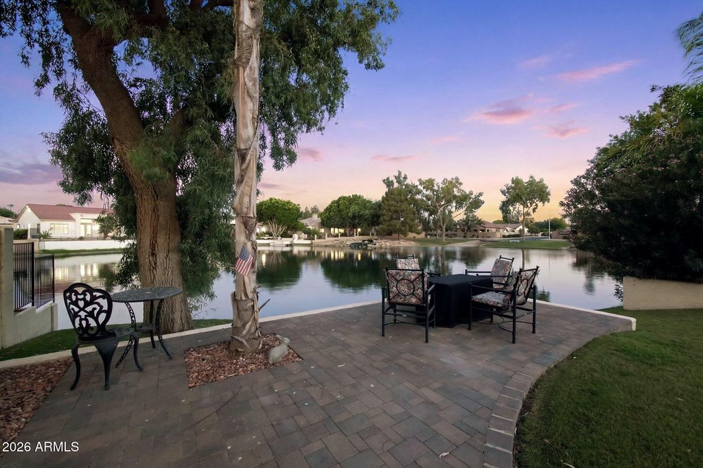 3821 S HAWTHORN Drive, Chandler, AZ 85248 — photo 2