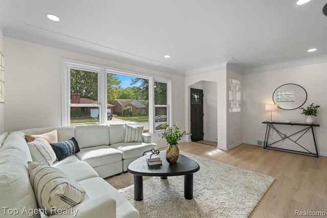 23805 Raven Avenue, Eastpointe, MI 48021