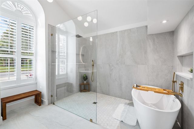 13310 GOLF CREST CIRCLE, Tampa, FL 33618