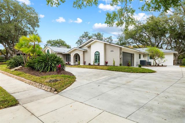 13310 GOLF CREST CIRCLE, Tampa, FL 33618