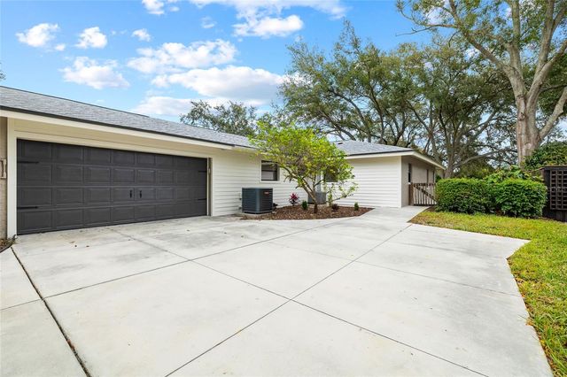 13310 GOLF CREST CIRCLE, Tampa, FL 33618