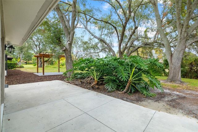 13310 GOLF CREST CIRCLE, Tampa, FL 33618