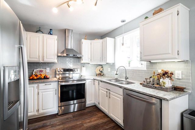 114 Manor COURT, Slinger, WI 53086