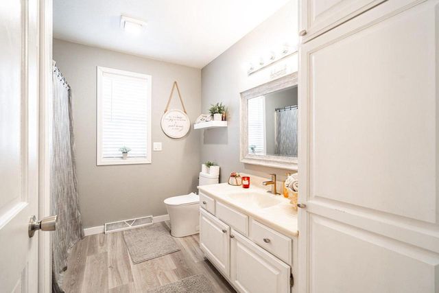 114 Manor COURT, Slinger, WI 53086