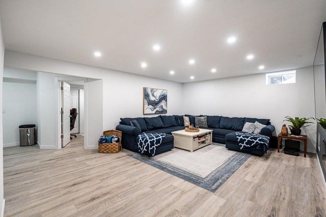 114 Manor COURT, Slinger, WI 53086