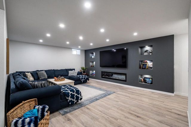 114 Manor COURT, Slinger, WI 53086