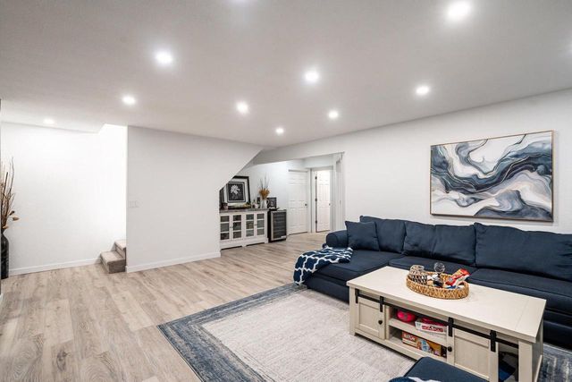 114 Manor COURT, Slinger, WI 53086