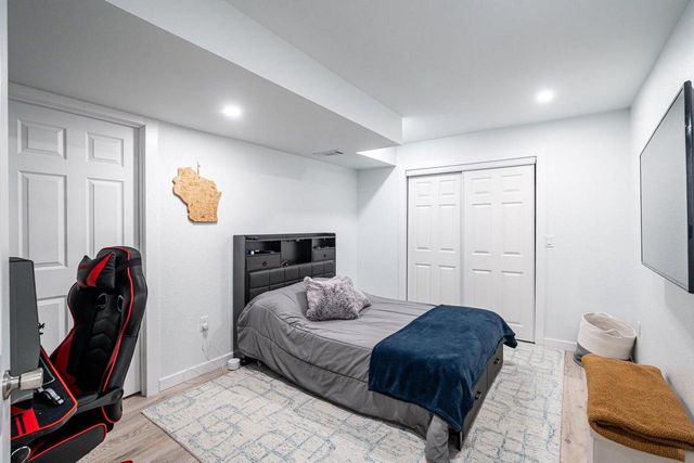 114 Manor COURT, Slinger, WI 53086