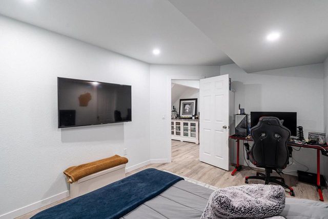 114 Manor COURT, Slinger, WI 53086