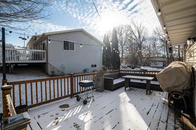 114 Manor COURT, Slinger, WI 53086