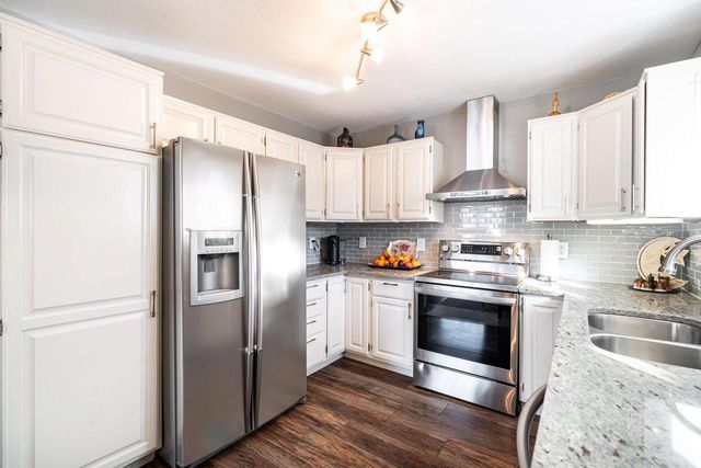 114 Manor COURT, Slinger, WI 53086