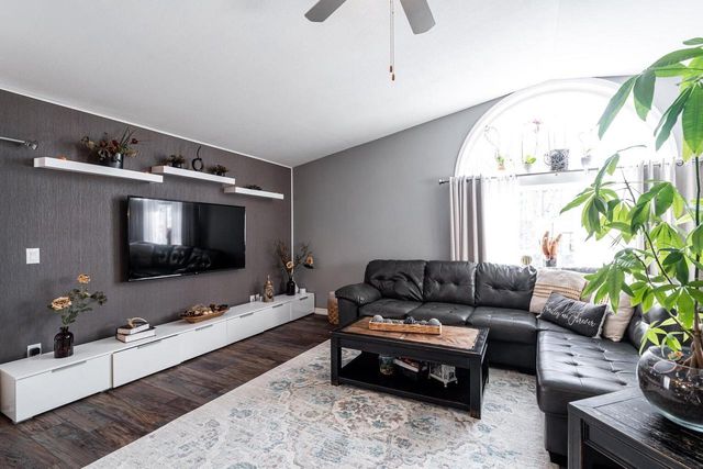 114 Manor COURT, Slinger, WI 53086