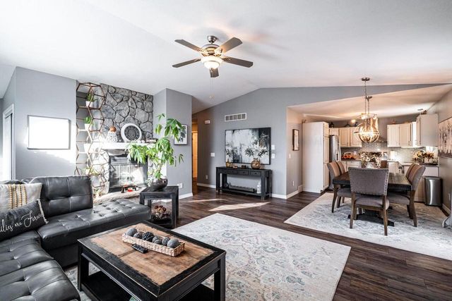 114 Manor COURT, Slinger, WI 53086