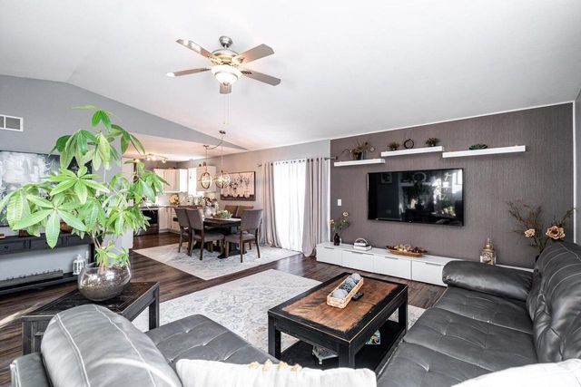 114 Manor COURT, Slinger, WI 53086