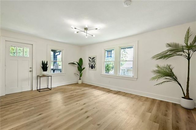 902 S CRISP Avenue, Independence, MO 64054