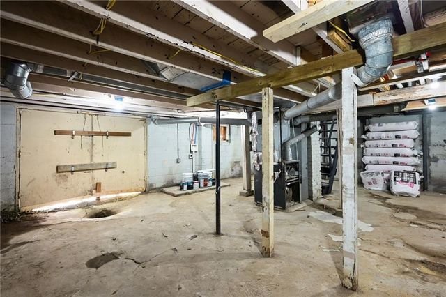 902 S CRISP Avenue, Independence, MO 64054