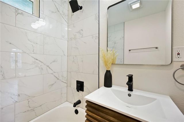 902 S CRISP Avenue, Independence, MO 64054