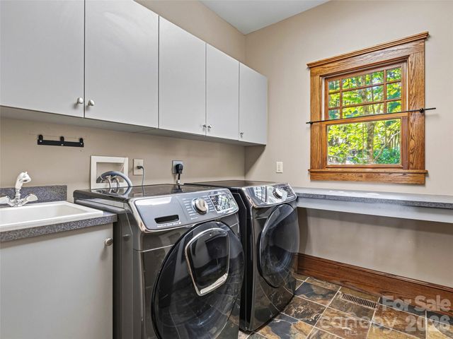 1606 Olmsted Drive, Asheville, NC 28803
