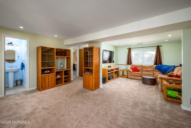 43 Westbrook Road, Howell, NJ 07731