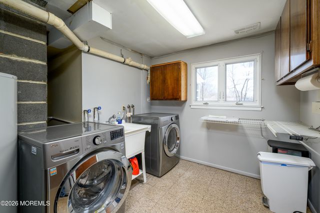 43 Westbrook Road, Howell, NJ 07731