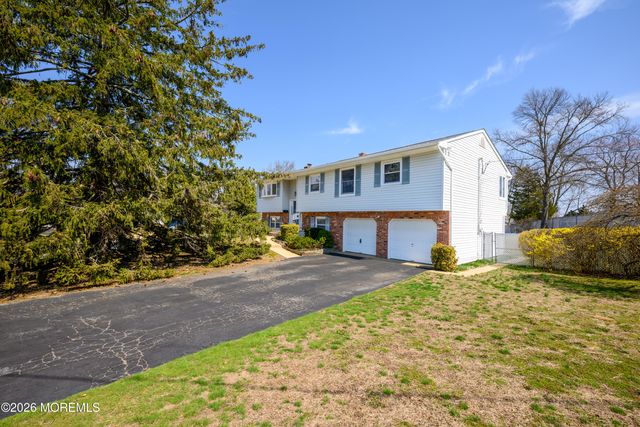 43 Westbrook Road, Howell, NJ 07731