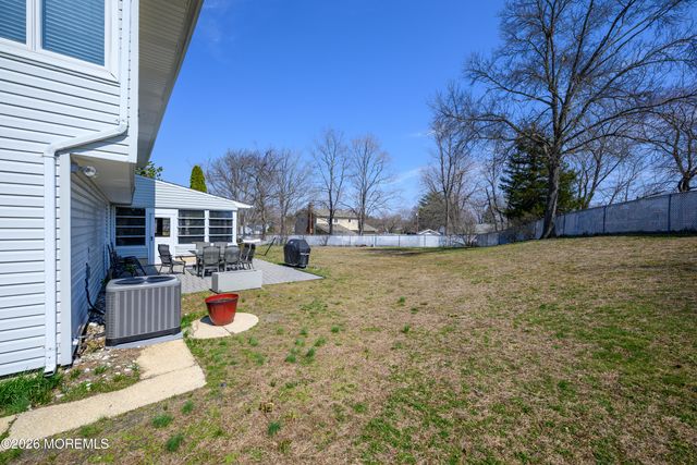 43 Westbrook Road, Howell, NJ 07731