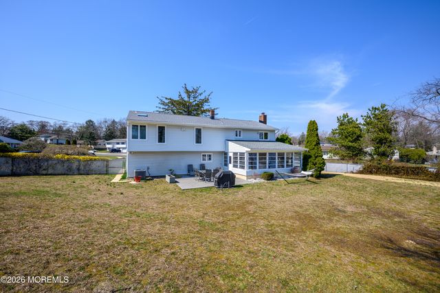 43 Westbrook Road, Howell, NJ 07731