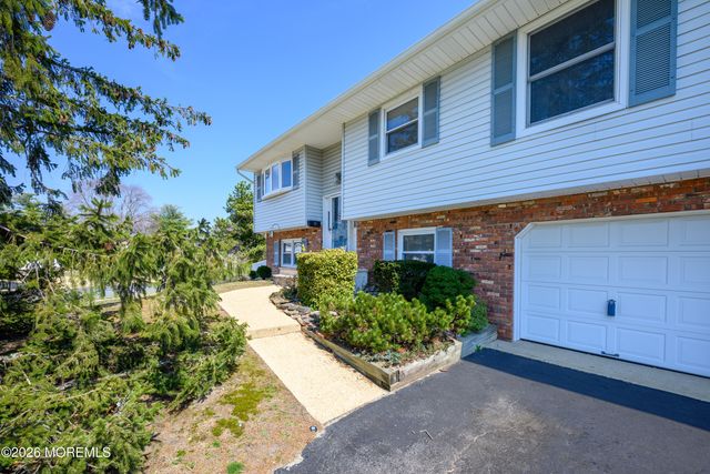 43 Westbrook Road, Howell, NJ 07731