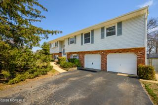 43 Westbrook Road, Howell, NJ 07731