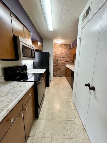 280 S Hill Avenue B102, Fayetteville, AR 72701