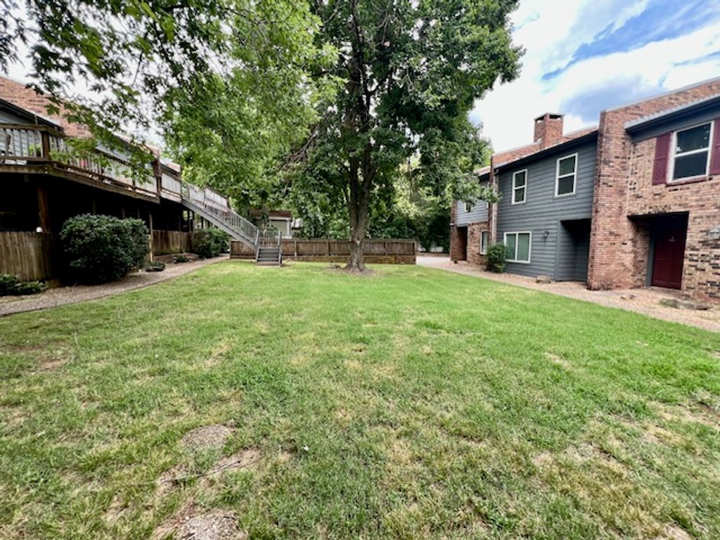 280 S Hill Avenue B102, Fayetteville, AR 72701