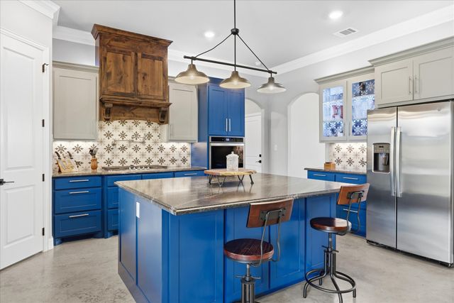 204 Martin Drive, Granbury, TX 76049