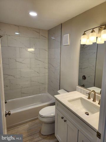 307 WOODHOLLOW DR, Marlton, NJ 08053