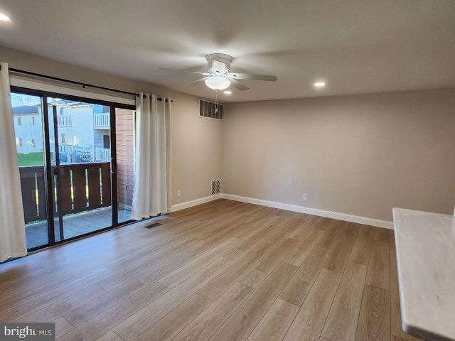 307 WOODHOLLOW DR, Marlton, NJ 08053