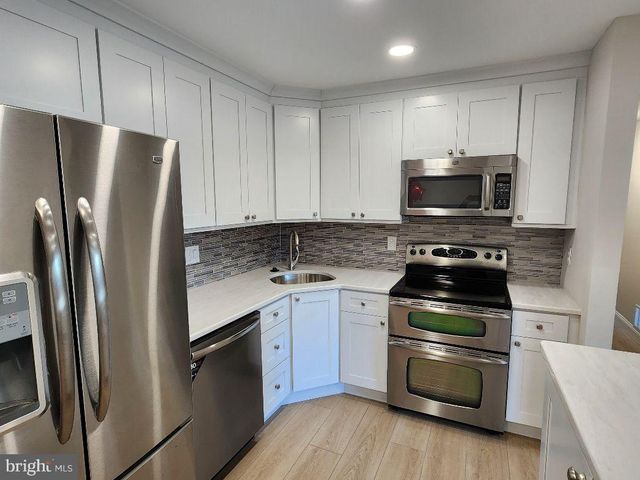 307 WOODHOLLOW DR, Marlton, NJ 08053