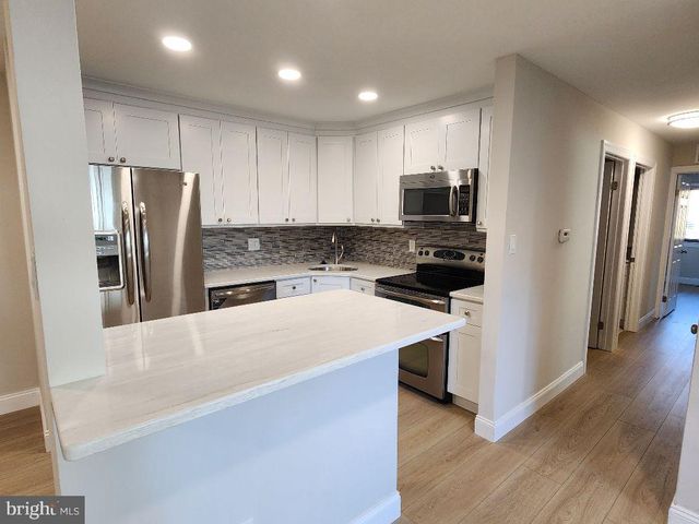 307 WOODHOLLOW DR, Marlton, NJ 08053