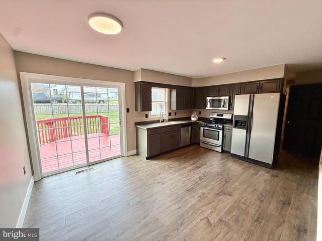 530 WYATT DR, Blandon, PA 19510