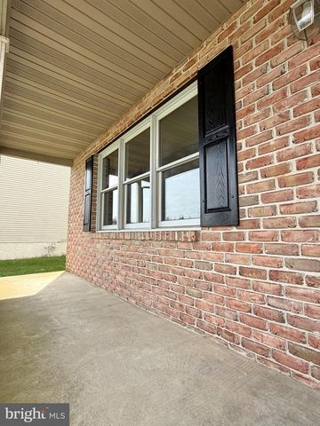 530 WYATT DR, Blandon, PA 19510