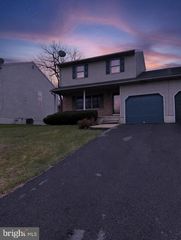 530 WYATT DR, Blandon, PA 19510